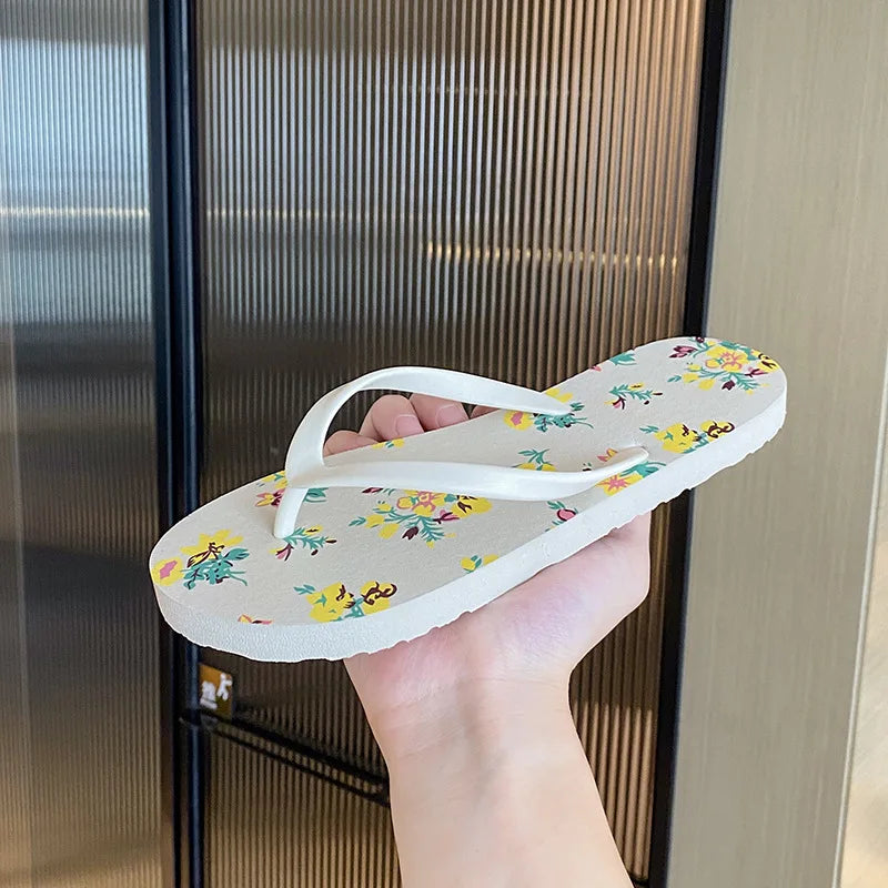 Women's Flip Flops 2025 New Summer Thick Bottom Clip Toe Fashion Beach Slippers Cool Slippers for Women 2026