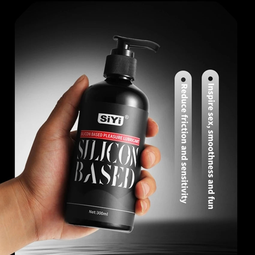 Lubricante Íntimo Premium 200ml / 300ml
Fórmula a base de silicona y agua para una lubricación intensa, duradera y ultra suave. Diseñado para máxima comodidad y placer, seguro para uso personal e íntimo, ideal para juguetes sexuales. Textura tipo gel, sed