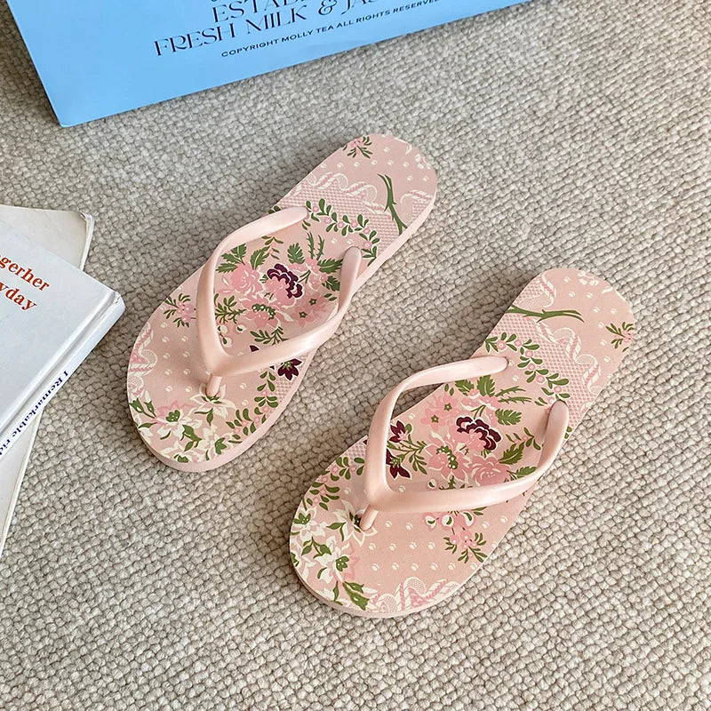 Women's Flip Flops 2025 New Summer Thick Bottom Clip Toe Fashion Beach Slippers Cool Slippers for Women 2026