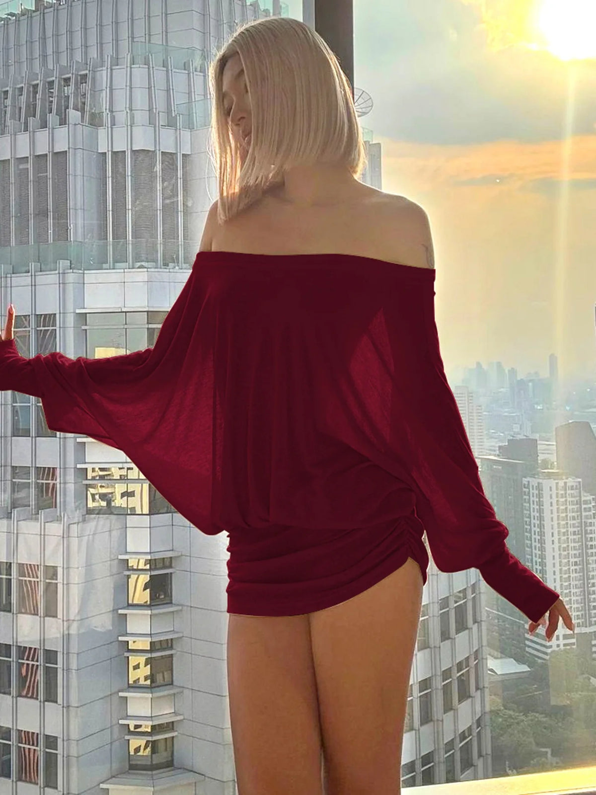 Vestido Blusa de Mujer con Manga Larga, Escote Barco y Hombros Descubiertos — Elegancia sensual que realza tu estilo