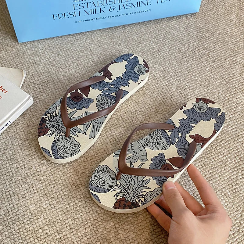 Women's Flip Flops 2025 New Summer Thick Bottom Clip Toe Fashion Beach Slippers Cool Slippers for Women 2026