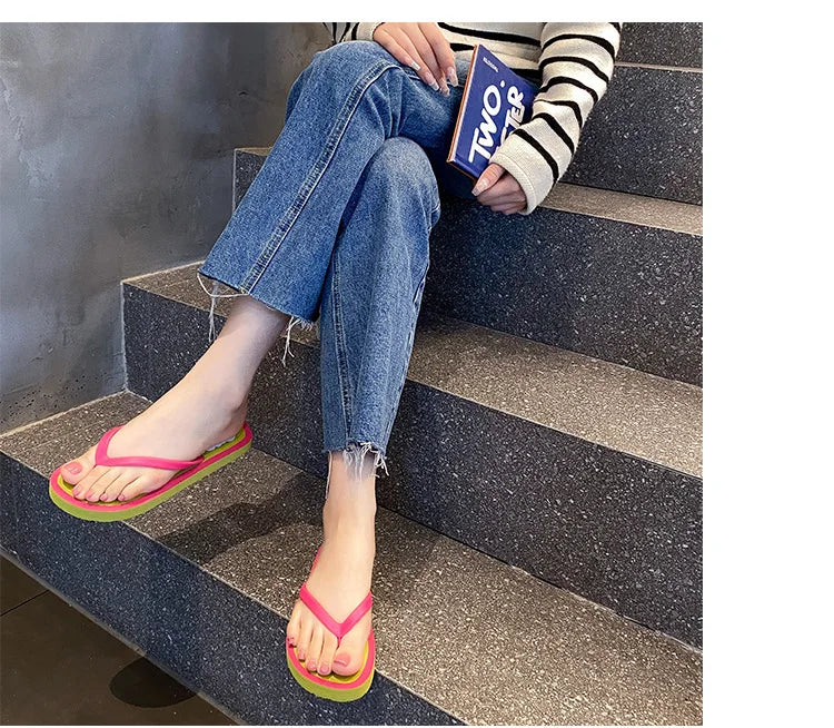 Women's Flip Flops 2025 New Summer Thick Bottom Clip Toe Fashion Beach Slippers Cool Slippers for Women 2026