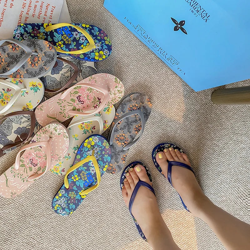 Women's Flip Flops 2025 New Summer Thick Bottom Clip Toe Fashion Beach Slippers Cool Slippers for Women 2026