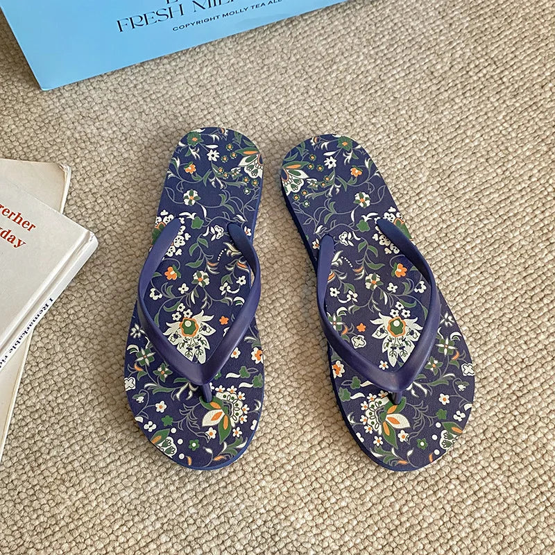 Women's Flip Flops 2025 New Summer Thick Bottom Clip Toe Fashion Beach Slippers Cool Slippers for Women 2026